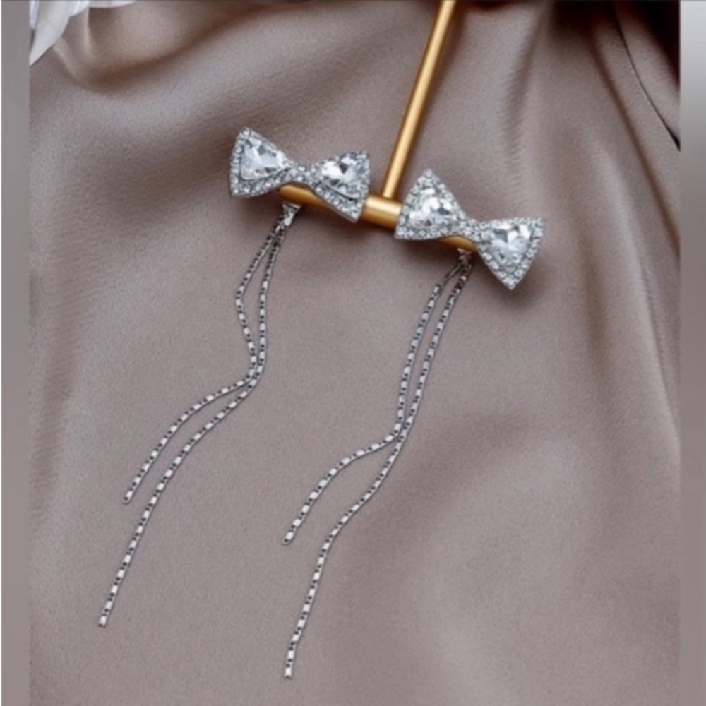 RHINESTONE BOW TASSEL DROP EARRINGS - Picture 6 of 8